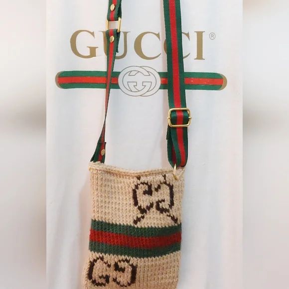 NEW Gucci Beige Knit Phone Case With Green/Red Striped Strap + GG Web Design - Picture 5 of 7
